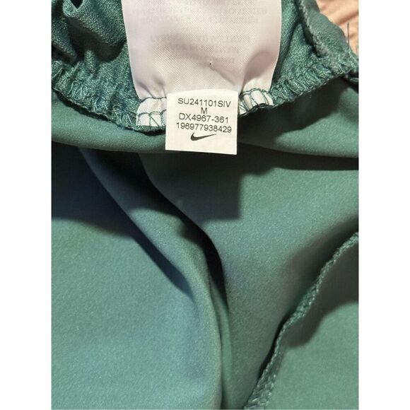 Nike Dri fit size medium Vietnam green pocket tye built in - Picture 10 of 13
